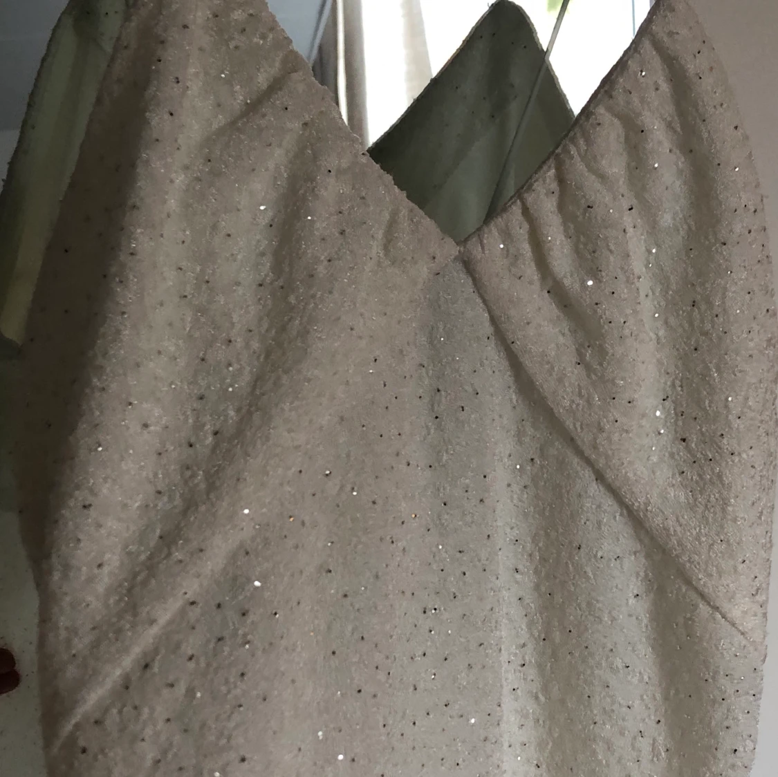 Mini vit glittrig klänning - 90