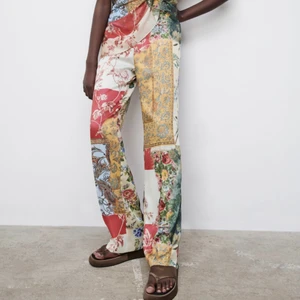 Zara patchwork pants - Zara byxor i strl S! Sjukt bekväma och passar för något längre tjejer (längden är ca 5 cm för långa för mig som är 167cm)