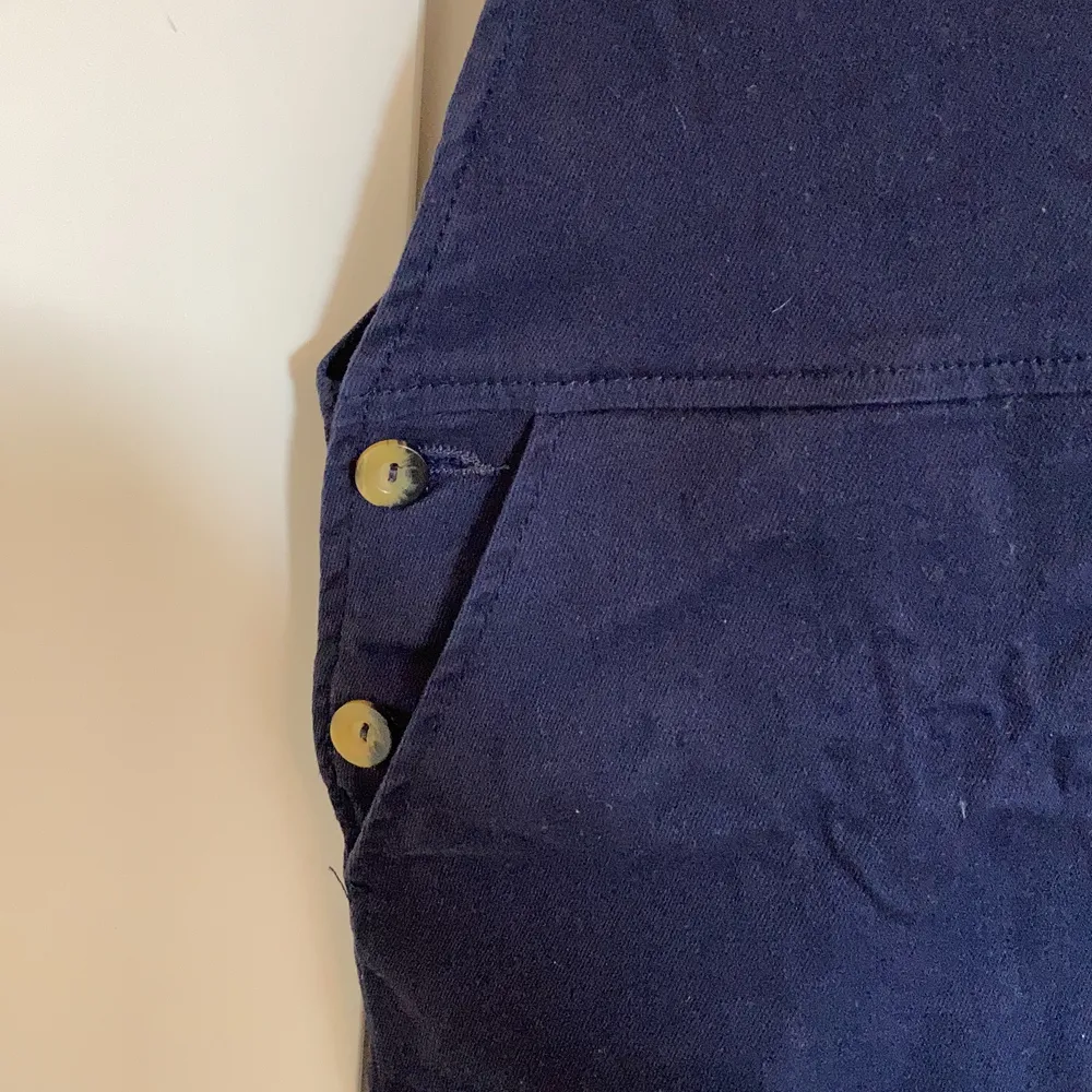 Hängselklänning i jeans, asos, 36, mörkblå, helt oanvänd . Klänningar.