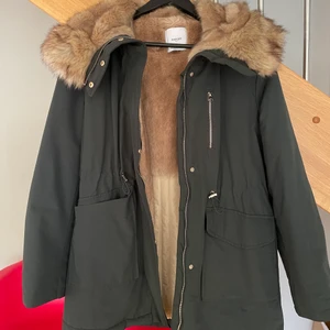 Jacka mango - Snygg mörkgrön jacka / kappa från Mango. Superbra skick!💕 Strl: S Nypris: ca 1200 kr