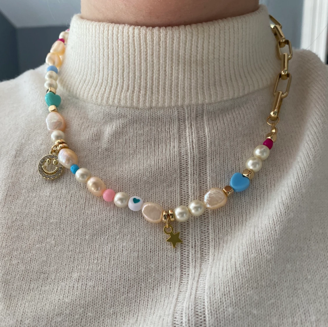 Handgjort pärlhalsband  - 90