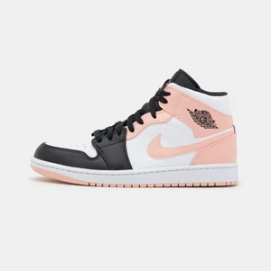 Jordan 1 rosa - Nån som säljer sina Jordan 1 i rosa kan va i en annan färg oxå men för ett rimligt bra pris 