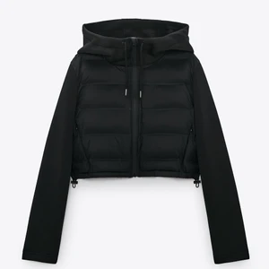 Svinsnygg jacka ❤️‍🔥 - Säljer denna suuuperfina jacka från zara då den inte kommer till användning. Helt NY! Storlek M men passar en XS- S! Oanvänd. BUDGIVNING GÄLLER! 