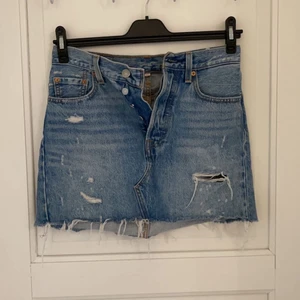 Leviskjol - Säljer min superfina leviskjol! 