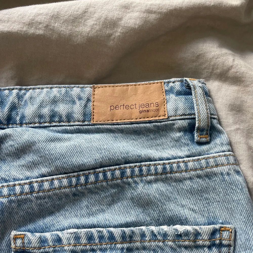 Jättefina jeans från Gina i mycket bra skick. Säljer då dem tyvärr är för små. Frakt tillkommer . Jeans & Byxor.