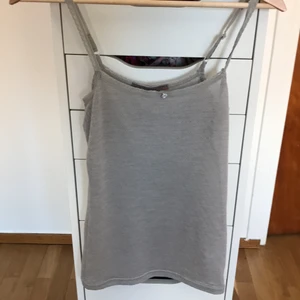 Linne - Fint beiget linne köpt från second hand, den är väldigt stretchig vilket jag tycker är väldigt fint !