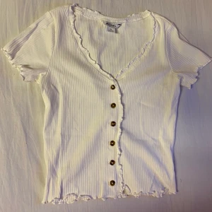 Tröja från MONKI - Vit tröja från Monki 🤍 Helt ny!