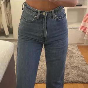 Super fina jeans i modellen rowe ❤️Jättebekväma och bra passform, pris kan diskuteras om de är snabb affär❤️