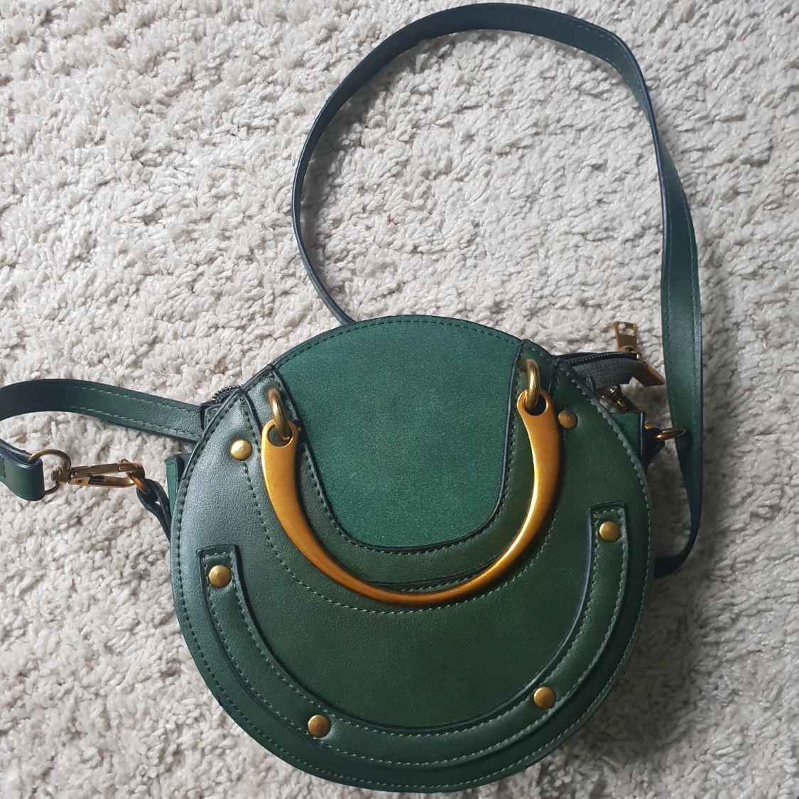 Grön rund väska. - 90