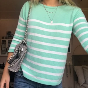 Randig stickad tröja - Så fin mint grön randig tunn stickad tröja 💚 150kr+frakt ⚡️💗