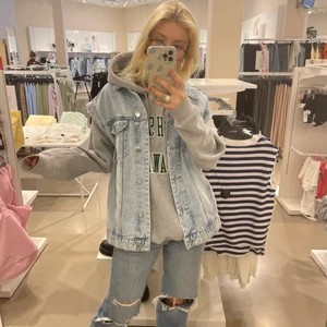 Jeansväst - Använd några få gånger. Frakt på 66kr tillkommer