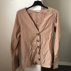 Blus NAKD - Blus från NA-KD.