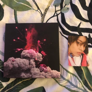 Nct 127 cherry bomb album - säljer mitt nct 127 cherry bomb album 🧚🏻‍♀️ i nyskick då det bara stått som dekoration i min hylla, och skivan är inte heller spelad. Yuta photocard ingår !! 170kr inklusive frakt ❤️
