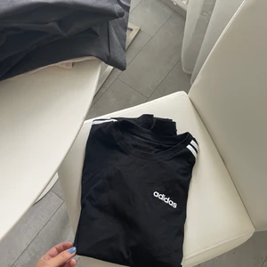 Adidas t shirt  - Super skön, använd 1 gång typ.