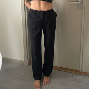 Kostymbyxor - As Nice kostymbyxor men som tyvärr är i storlek 40 och ja trodde det skulle fungera då jag älskar att ha lite ”baggy” men de blev för stort :(