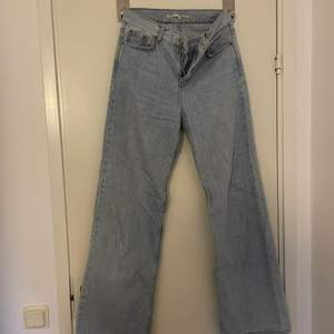 Säljer dessa jeans från junkyard då jag inte använder dessa längre. I bra skick:)