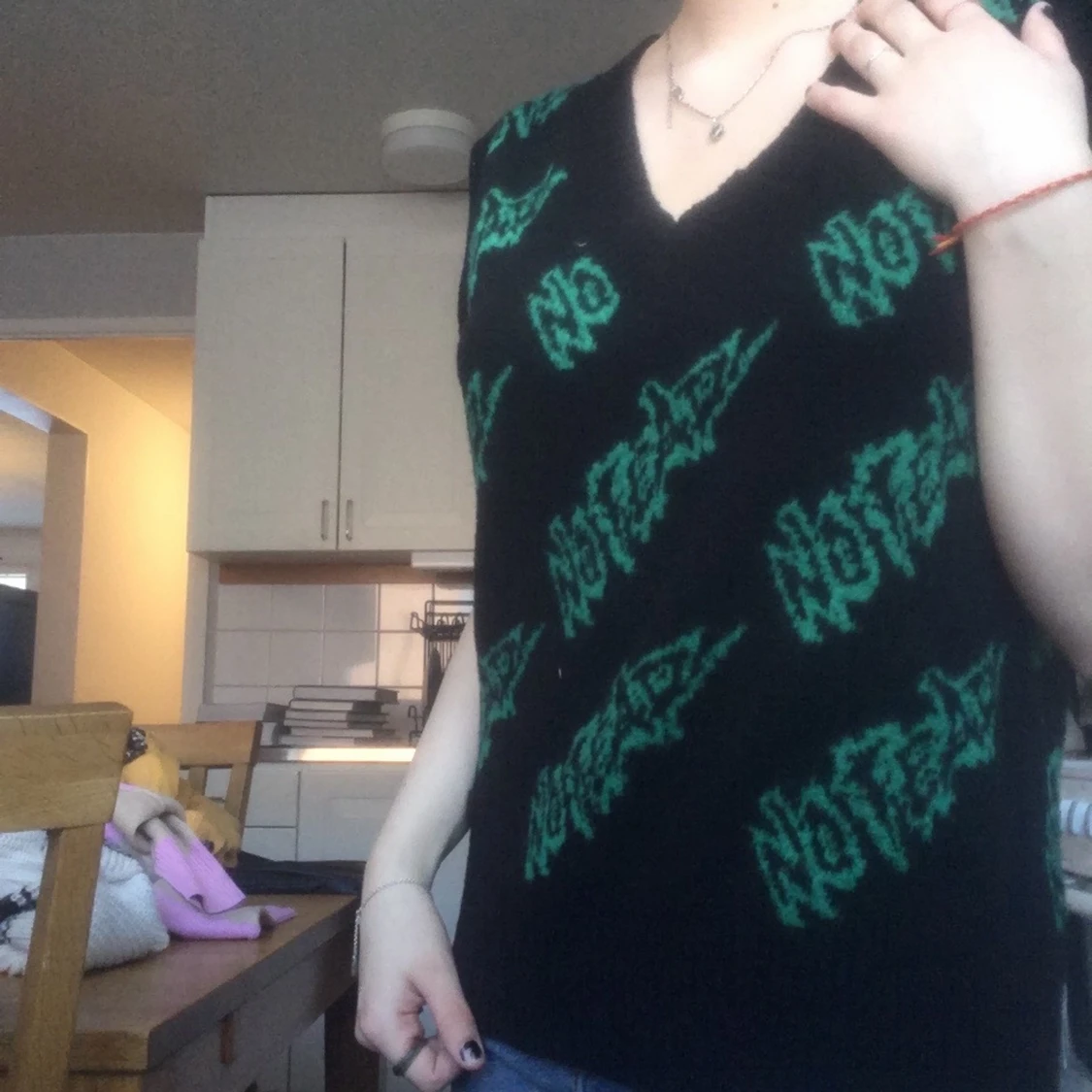 Svart och grön stickad tröja - 90