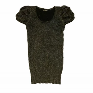 Svart-glittrig klänning - Svart-glittrig y2k klänning från Miss Barbara i stl S skulle jag uppskatta. Perfekt till fest!