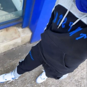 Söker nån av dessa trapstar tracksuits - Äkta eller närmsta kopian, om vi möts upp vill jag gärna kolla innan hur de ser ut