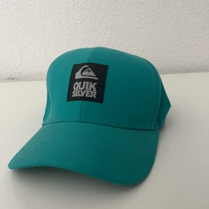 Quiksilver truckerkeps - Truckerkeps från Quiksilver| Använd en gång| Skick: 10/10|