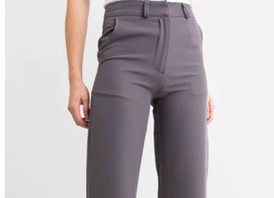 Kostymbyxor❤️ - Säljer dessa jätte snygga kostymbyxor som är slutsålda i många storlekar. Pris kan diskuteras vid snabb affär. Man betalar +frakt ❤️ helt oanvända