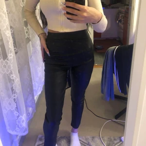 Skinntights - Skinntights som stängs med dragkedja på sidan 