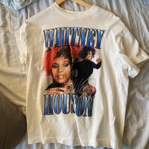 Whitney tröja - Säljer denna tröjan från hm! Super fin och over size