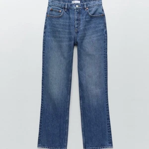 Jeans - Straight leg jeans. Storlek 36. Skicka gärna ett meddelande vid frågor! Pris kan diskuteras vid snabbt köp!