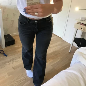 Jeans  - jeans som tyvärr är för korta för mig, storlek 28/30