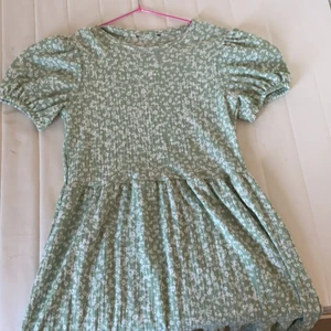 Klänning - En supersöt sommarklänning som tyvärr inte används 💕