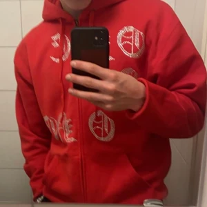 One of One Hoodie  - Säljer nu min One of One hoodie då den inte kommer till användning. Den är i nyskick. 