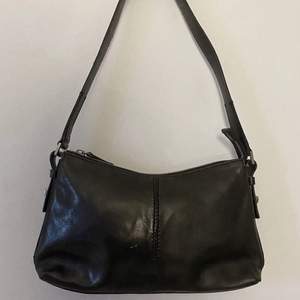 Black leather handbag in great condition 