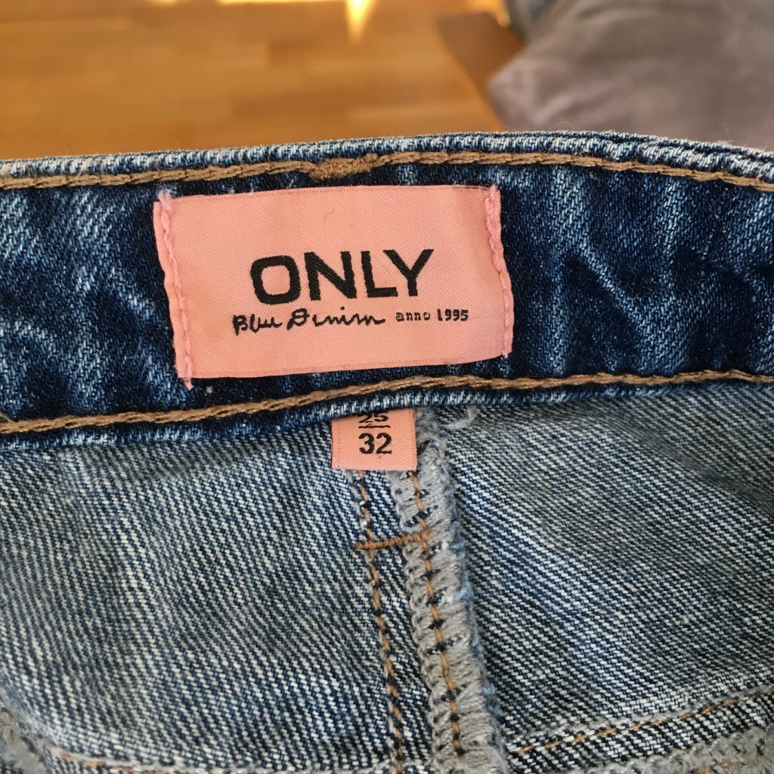 Jeans med jättefina detaljer!  - 91