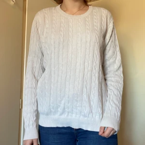 Tröja - Sparsamt använd tröja i fint skick.