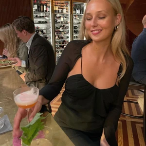 finast tröjan - så så fin tröja i från Zara i storlek S💕 får tyvär inte användning för den därför jag bestämt mig för att sälja den! 