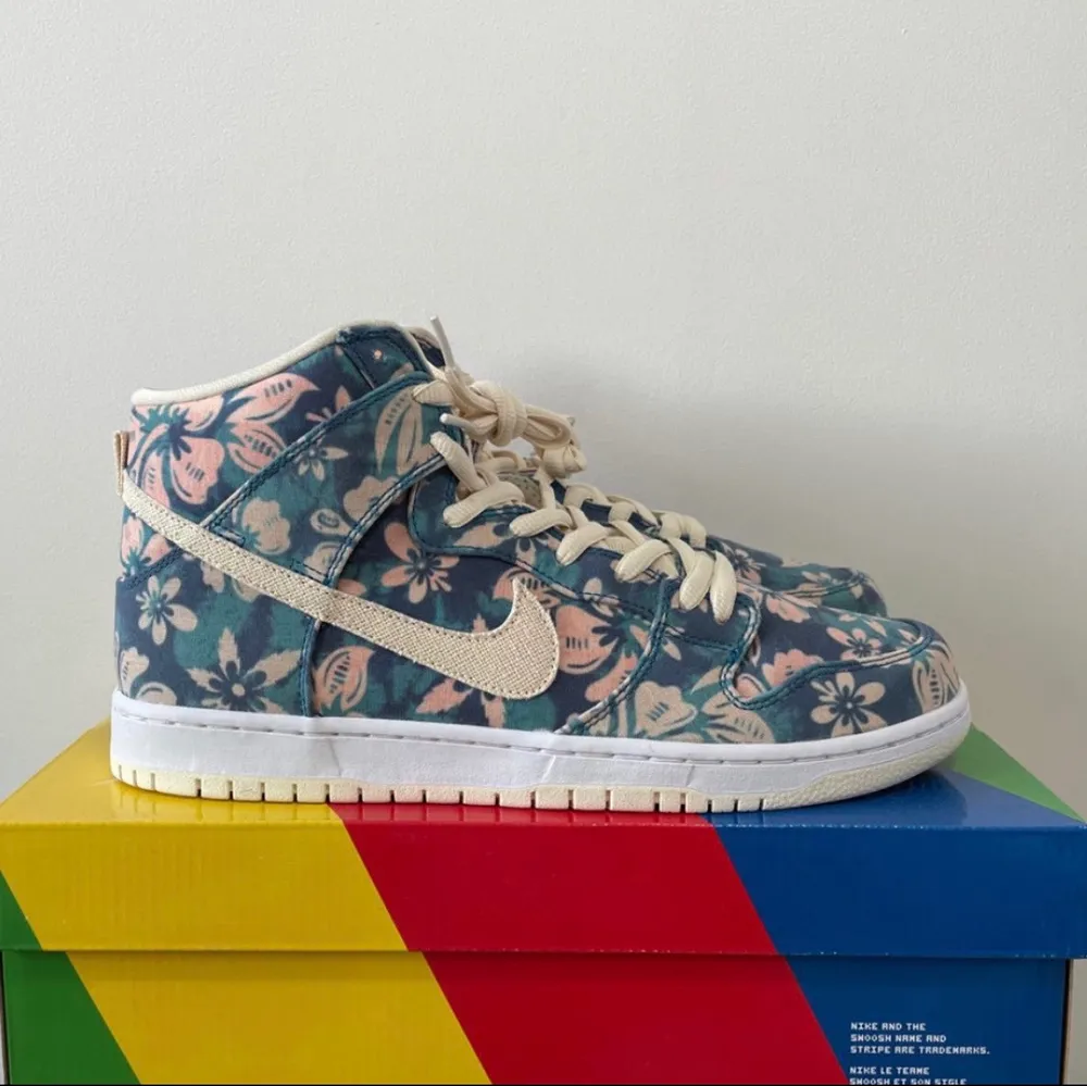 Nike SB Dunk High Hawaii. DS. US 11.5/EU 45.5. 2700kr. Meet-up in Stockholm available. No trade/exchange . Skor.