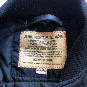 Alpha industries - Säljer min alpha industries bomber jacka, den är i fint skick och säljes nytvättad nypris 2295kr