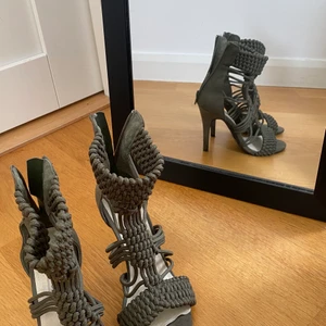 Klackar - Dösnygga❤️‍🔥 klackar från NLY. Hade gärna behållt dem själv men de är tyvärr för små för mig😭 använda 1 gång så dem är som nya!!