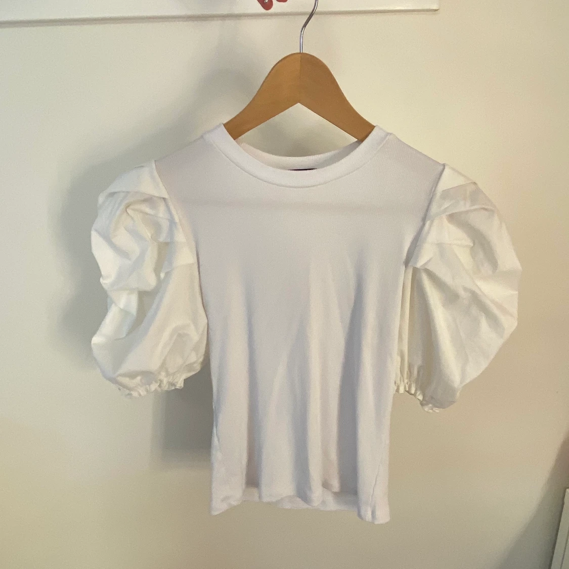 Topp med puffärmar - 90