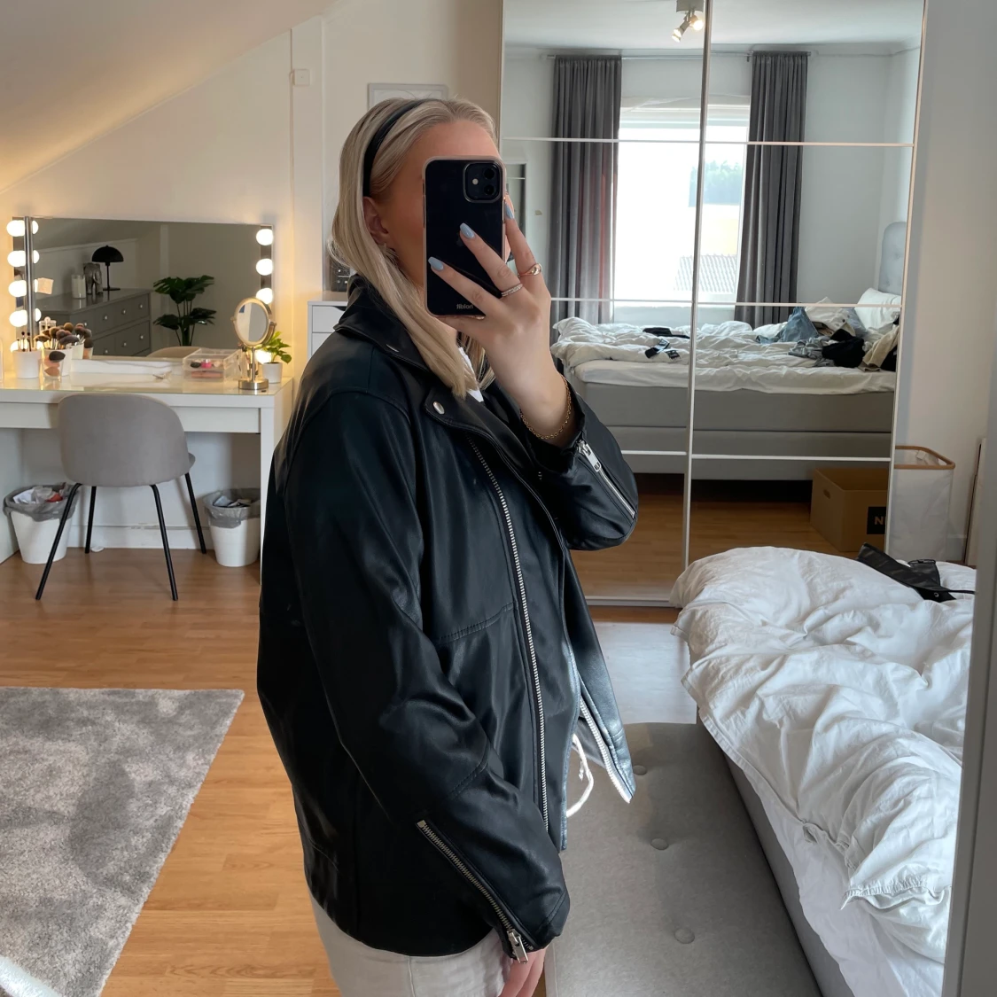 Oversized svart skinnjacka