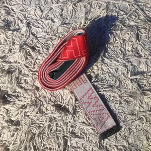 Vans Bälte - Konvertibelt Vans bälte i vitt/rött, one size. Köpt i Vans butik för 450kr.