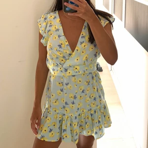 Sommarklänning  - Så fin sommarklänning från Pull & Bear! Aldrig använt!