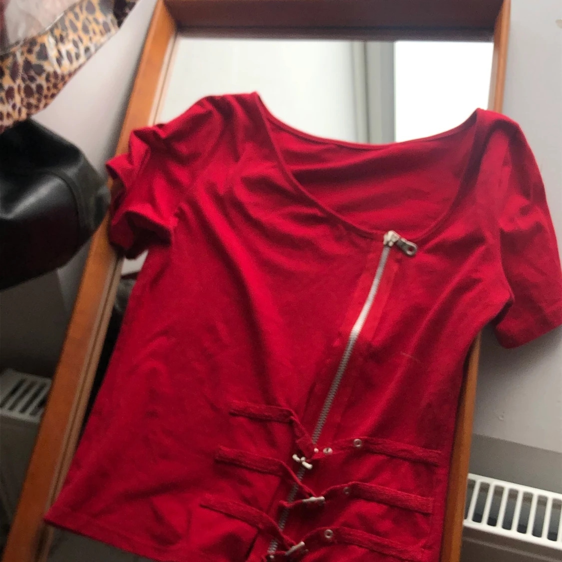 Tajt röd topp med dragkedja - 90