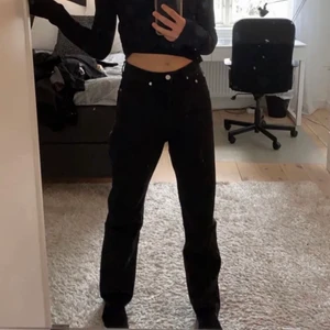 Raka jeans  - Raka svarta jeans från weekday❤️