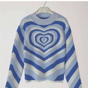 Cider tröja strl S - Endast använd 1 gång, säljer då den ej kommer till användning. Strl S men passar även XS. Nypris 400 men säljer för 220, skulle intresse finnas blir det budgivning💙 Köparen står för frakt💕 (första bilden är lånad)