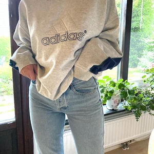 En jättecool vintage tröja ifrån adidas - Säljer nu en av mina absoluta favorit tröjor som jag köpt på second hand förra året. Det är i bra skick! Har tyvärr bara tröttnat på den<3 om flera är intresserade blir de budgivning