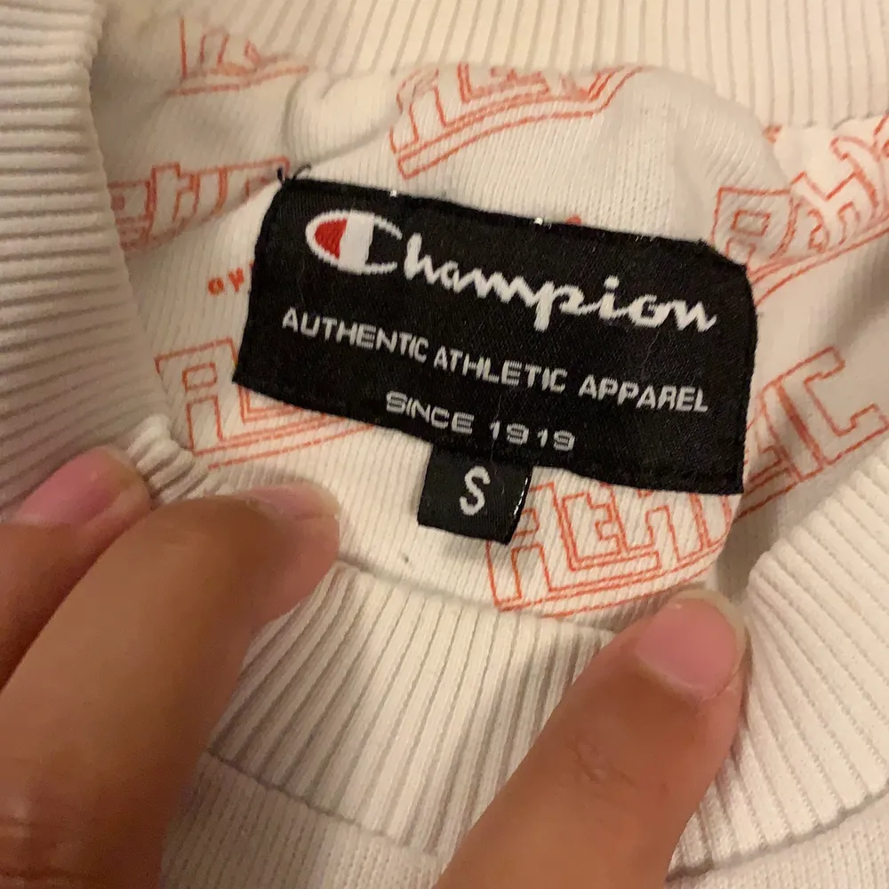 Champion hoodie köpt i London som tyvärr inte används mera ✨ sparsamt använd . Tröjor & Koftor.