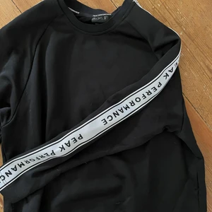 Peak performance tröja - Storlek xs 