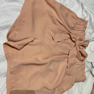 3 pack shorts - 3 shorts för 300kr. Jeans shortsen är i M, alla andra är i S 