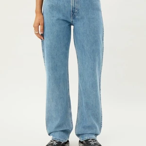Weekday Rowe extra high straight jeans - Mina favoritjeans från Weekday, modellen är rak och heter Rowe. Knappt använda!💞